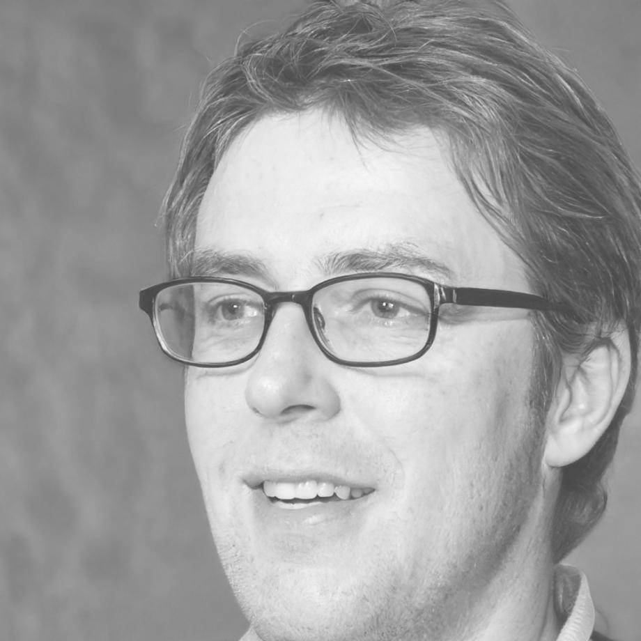 Finanzberater Henrik Müller